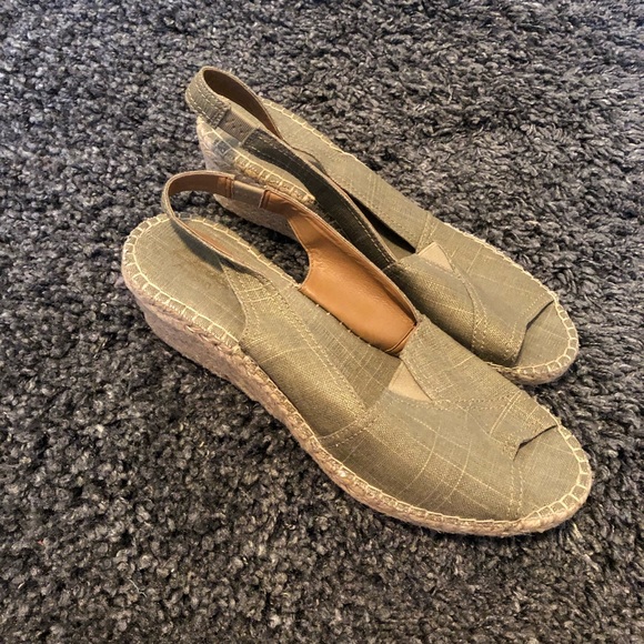 Clark - Picture 2 of 7